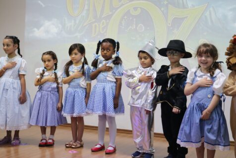 Infantil 3 A e B encantaram com apresentação inspirada no Mágico de Oz